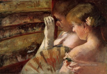 María Cassatt Painting - Corner of the Loge, también conocido como In the Box, madres e hijos, Mary Cassatt